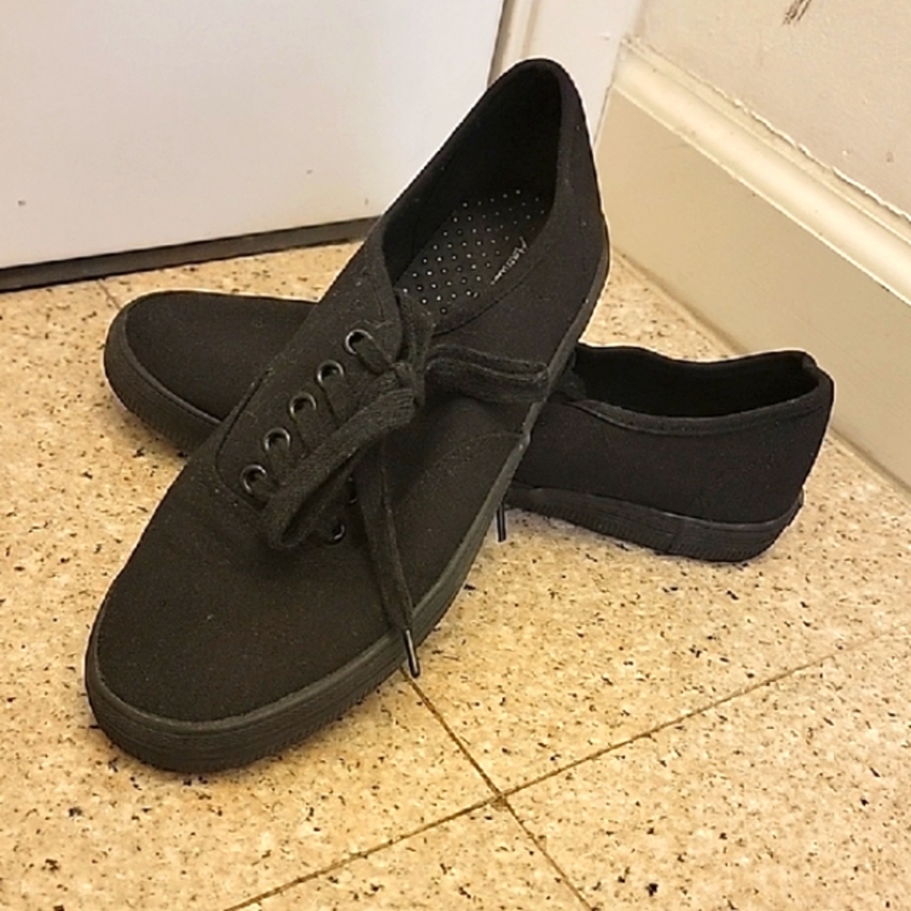 💕FREE WITH Bundle* AMERICAN EAGLE Classic Black Canvas Sneakers Size 7.5